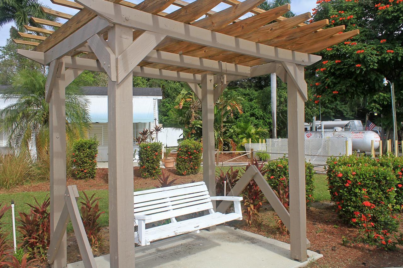 Fort Myers Beach Resort Two-Bedroom Park Model 4 Harlem Heights Екстериор снимка